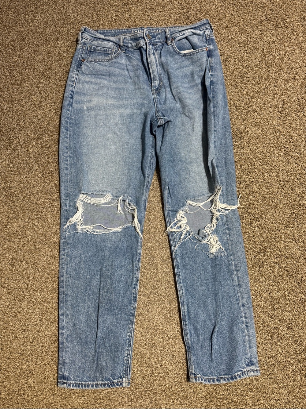American Eagle Outfitters Light Blue Distressed Relaxed Jeans